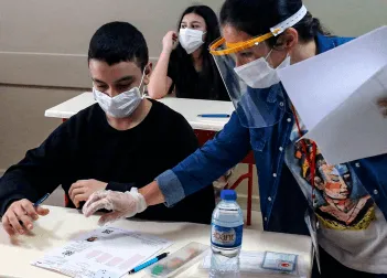 El uso de barbijos será obligatorio dentro y fuera del aula