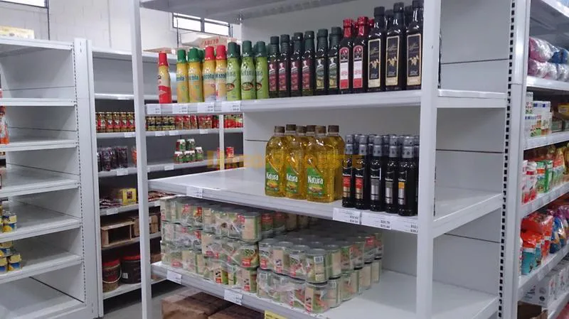 Góndola de un comercio mayorista de Rafaela sin aceite de girasol  