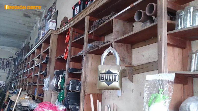 Los repuestos que hay en las enormes estanterías son historia viva del apogeo industrial de la ciudad de Rafaela Los repuestos que hay en las enormes estanterías son historia viva del apogeo industrial de la ciudad de Rafaela