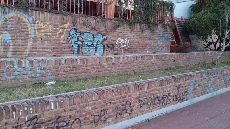 Fachada de la Escuela Mitre Fachada de la Escuela Mitre