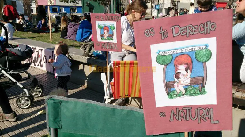 Consignas a favor del amamantamiento en público