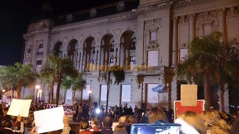 #SantaFeSangra frente a la Casa Gobierno #SantaFeSangra frente a la Casa Gobierno