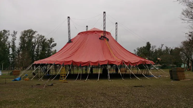Puesta en escena de la carpa del Festival de Teatro 2016
