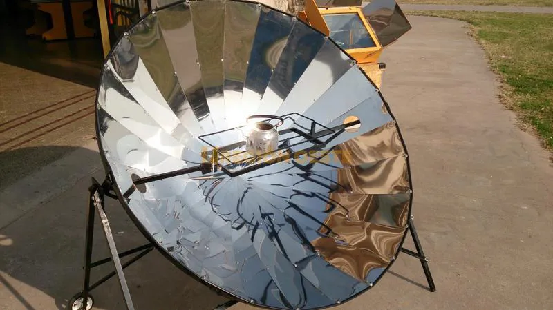 Panel que recoge el calor del sol para calentar agua 