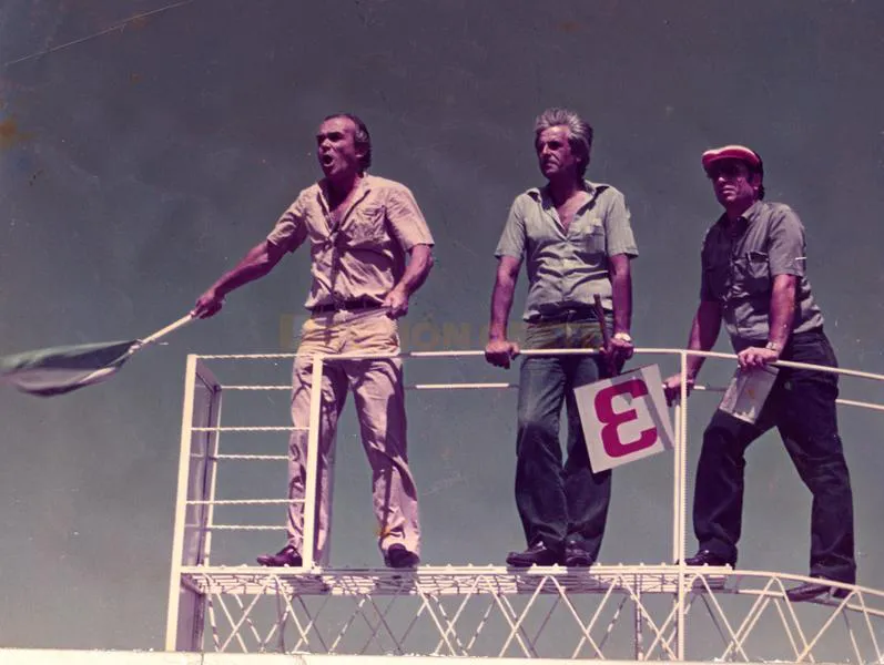 Ero Borgogno agitando la bandera en las 300 Indy de Rafaela Ero Borgogno agitando la bandera en las 300 Indy de Rafaela