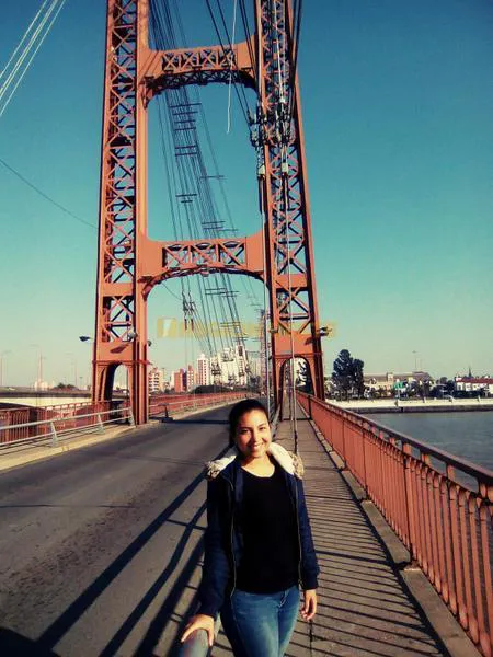Isabel en el Puente Colgante de Santa Fe Isabel en el Puente Colgante de Santa Fe