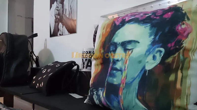 Local de ropa informal "Reina Momo"