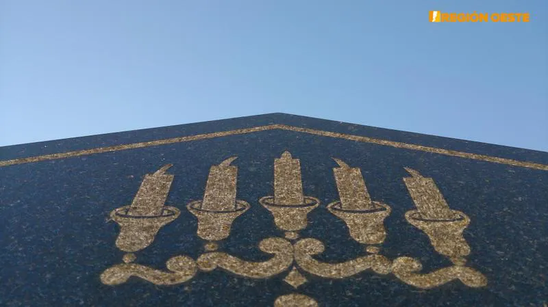 Candelabro con cinco velas Candelabro con cinco velas