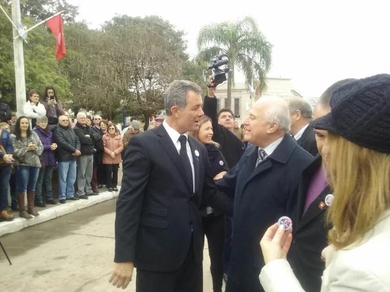 Omar Martínez con Miguel Lifschitz en la 25° Fiesta del Folklore Suizo en San Jerónimo Norte Omar Martínez con Miguel Lifschitz en la 25° Fiesta del Folklore Suizo en San Jerónimo Norte
