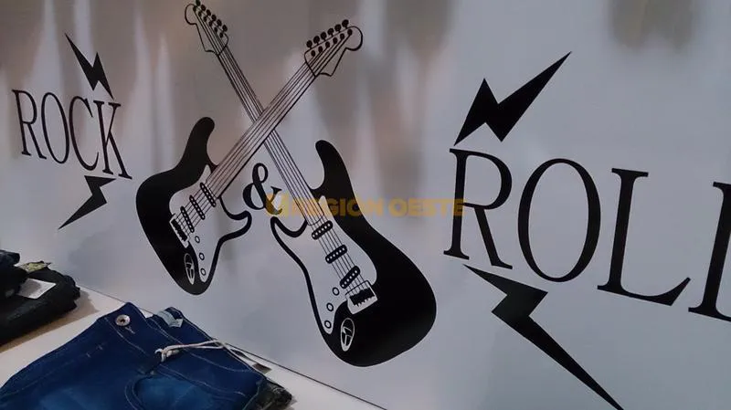 Local de ropa informal "Reina Momo"