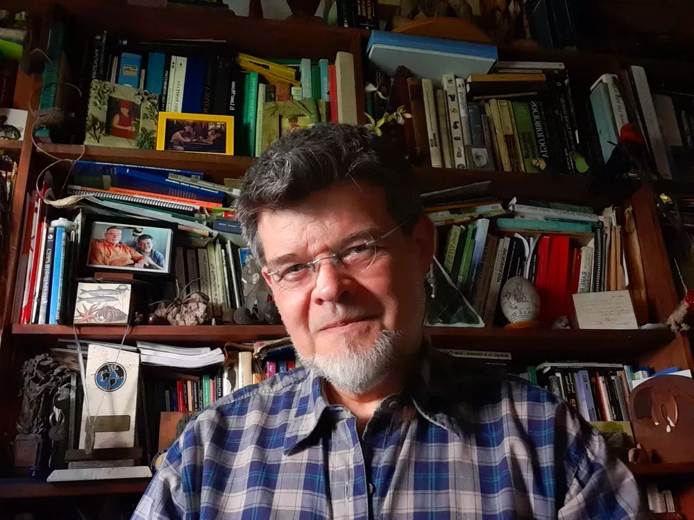 Claudio_Bertonatti_en_su_studiolo_-_Selfie_(17_dic_2020)_2