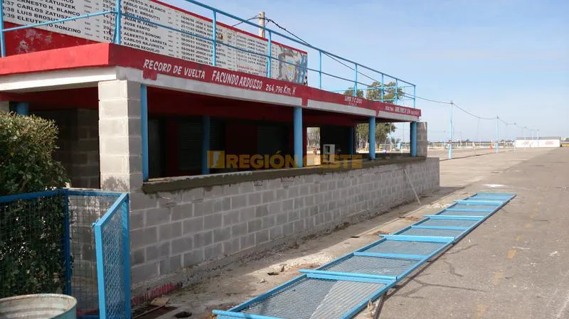 Obras en el sector de premiación Obras en el sector de premiación