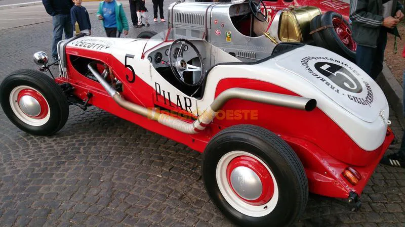 Coches antiguos del TC en la Plaza 25 de Mayo Coches antiguos del TC en la Plaza 25 de Mayo