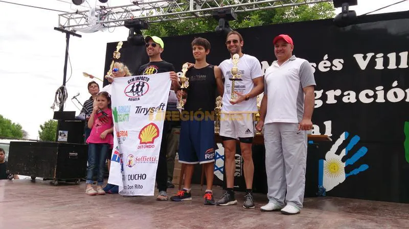 Premiación a los primeros puestos Premiación a los primeros puestos