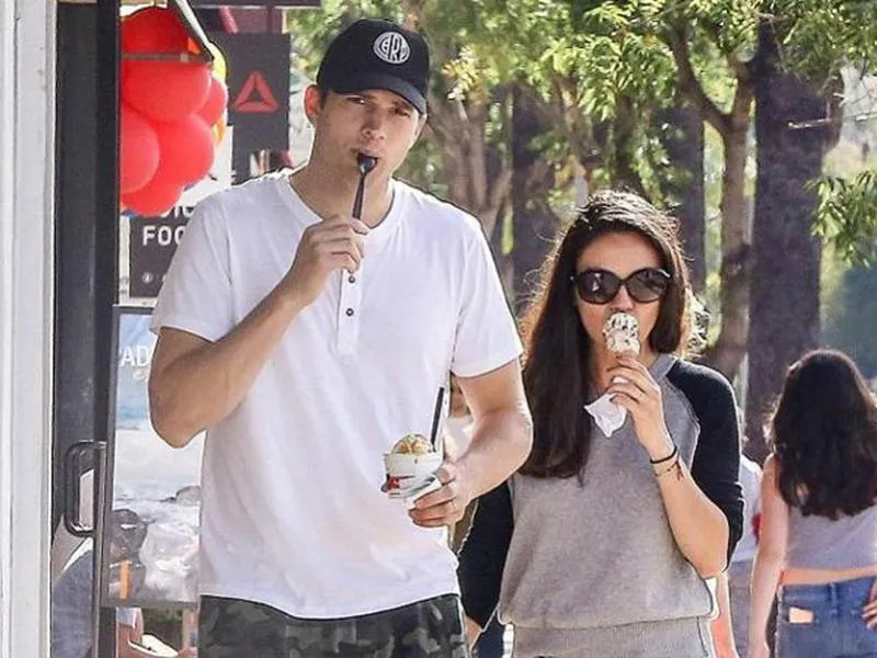 Ashton Kutcher con Mila Kunis