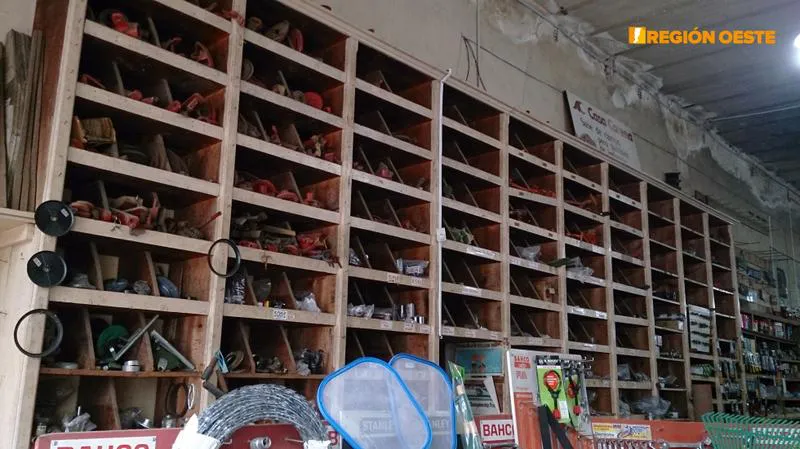 Los repuestos que hay en las enormes estanterías son historia viva del apogeo industrial de la ciudad Los repuestos que hay en las enormes estanterías son historia viva del apogeo industrial de la ciudad