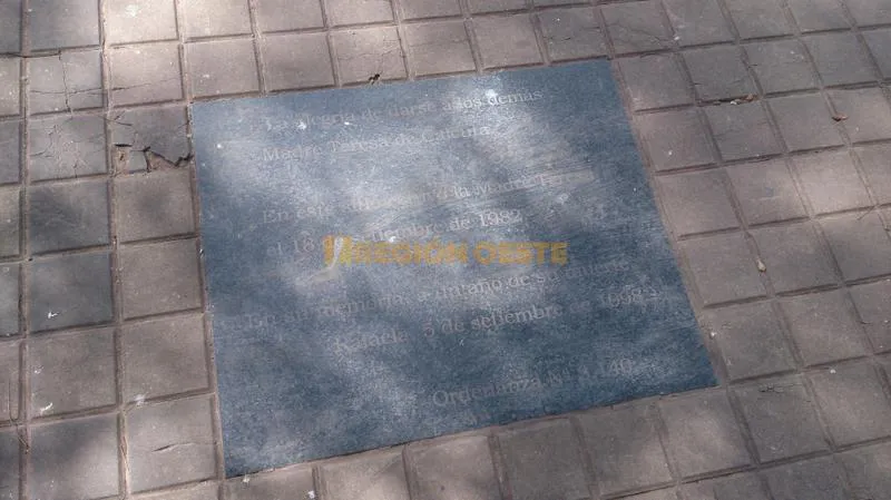 Placa conmemorativa por el fallecimiento de la Madre Teresa