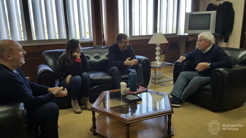 Bravo junto a Castellano y Clivati