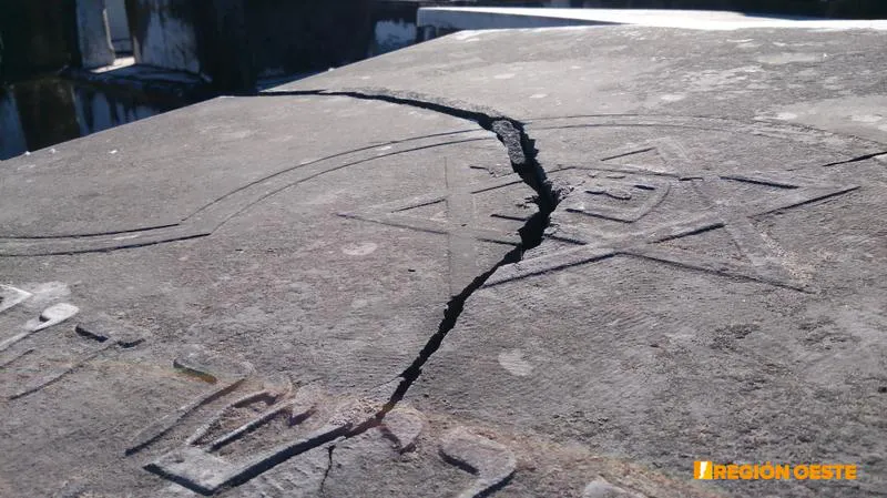 Las tumbas sufren deterioros con el tiempo y dejan en evidencia su verdadera utilidad Las tumbas sufren deterioros con el tiempo y dejan en evidencia su verdadera utilidad