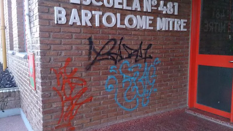 Entrada principal de la Escuela Mitre Entrada principal de la Escuela Mitre