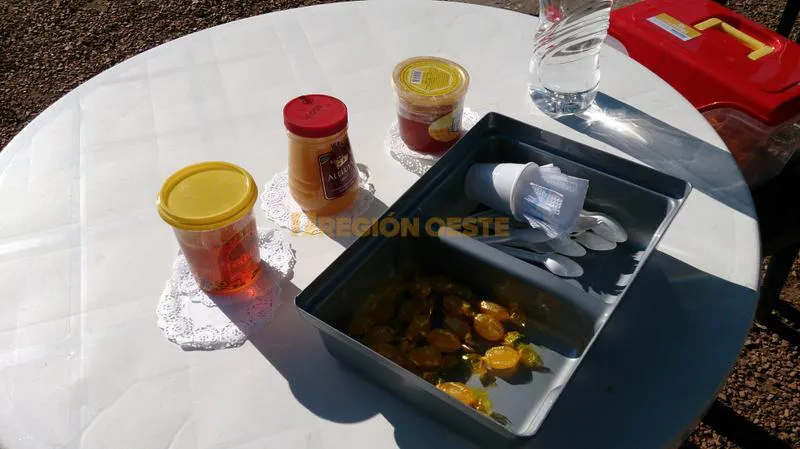 Degustación de mieles en la Plaza 25 d Mayo de Rafaela