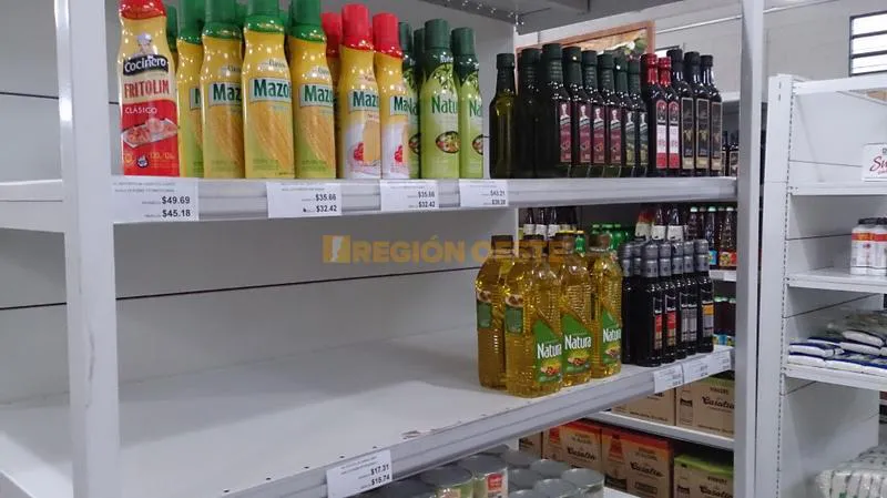 Góndola de un comercio de Rafaela sin aceite de girasol en botella