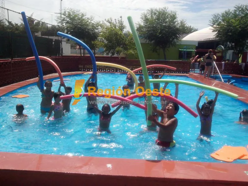 Entrega de materiales a colonia de vacaciones