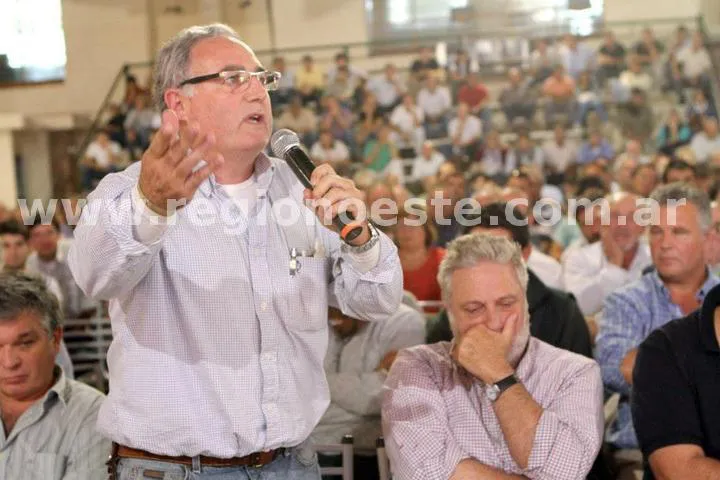 Mario Llambías estuvo presente en la asamblea