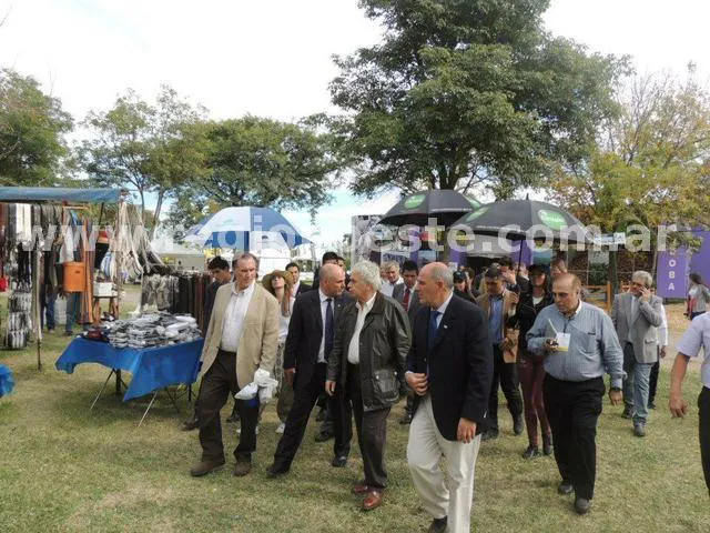 El vicegobernador recorrió la muestra junto al gobernador cordobés y otras autoridades.