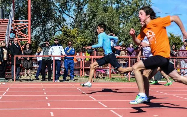 Las autoridades presentes durante las finales de las Olimpíadas Santafesinas en la capital provincial. (Foto: Prensa Gobierno de Santa Fe)