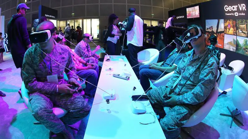 Soldados probando la realidad virtual