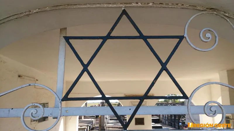 Estrella de David a la entrada del Cementerio Judío de Moisés Ville