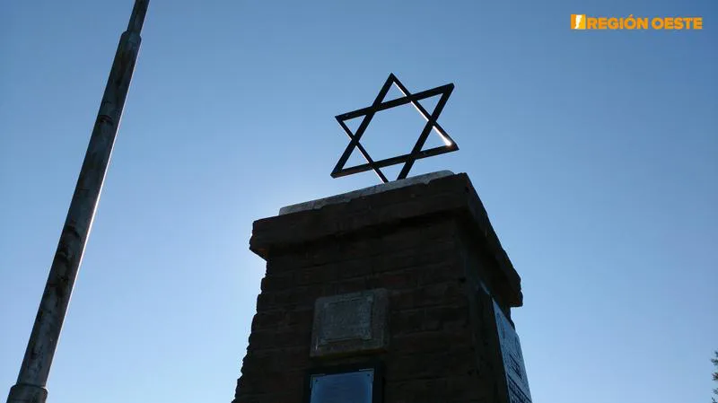 La Estrella de David se erige sobre muchas de las tumbas