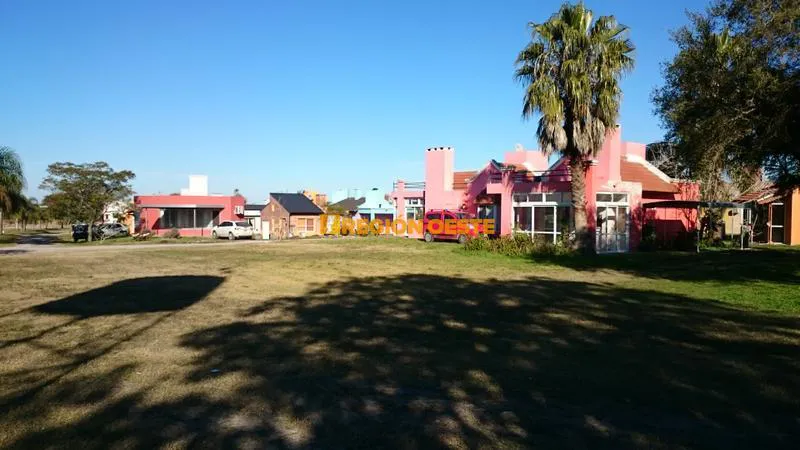 Parque y cabañas en Termas de María Grande