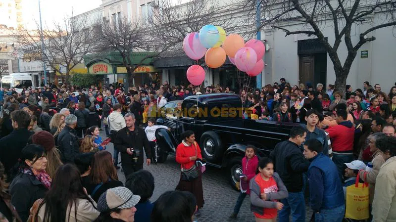 Preparativos en el centro de Rafaela para recibir a Babel Orkesta 