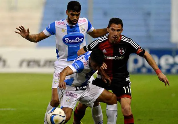 Newells-y-Rafaela-chocan-en-Rosario.