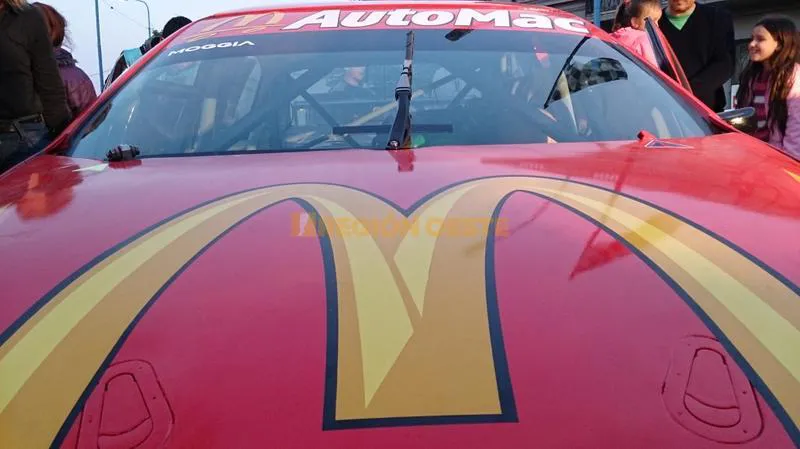 Los autos del TC2000 en el centro de Rafaela la tarde del viernes