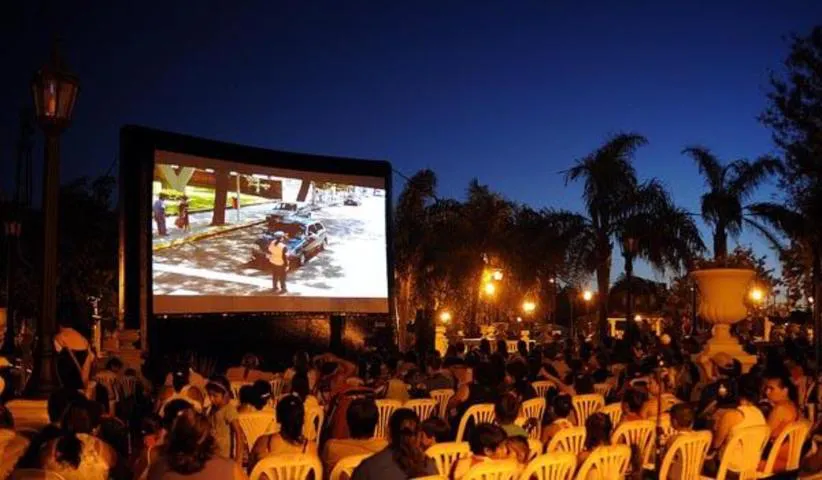 Foto: Ciclo "Cine bajo las estrellas" en Villa Elisa