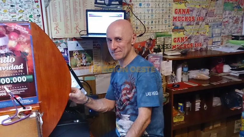 Oma Baretta en su Quiniela junto al Bar