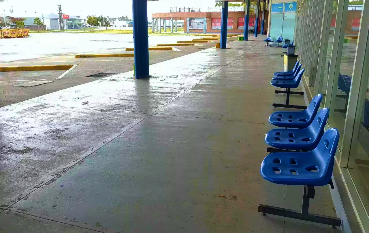 Terminal-de-Rafaela-vacía