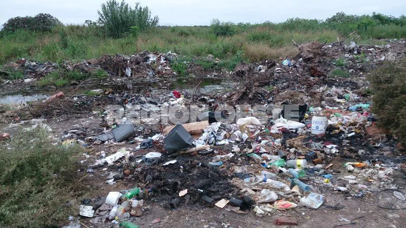 Basural en Humberto 1º