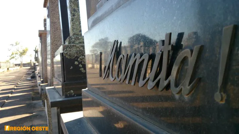 Una postal que se repite es la mención a la madre con signos de exclamación