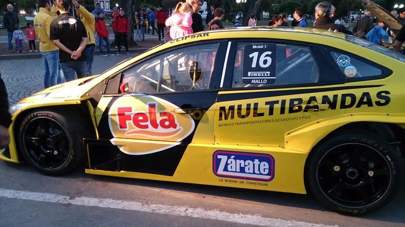 Los autos del TC2000 en el centro de Rafaela la tarde del viernes