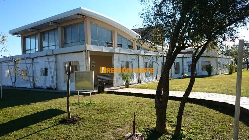 Complejo vestidores y baños en Termas de María Grande