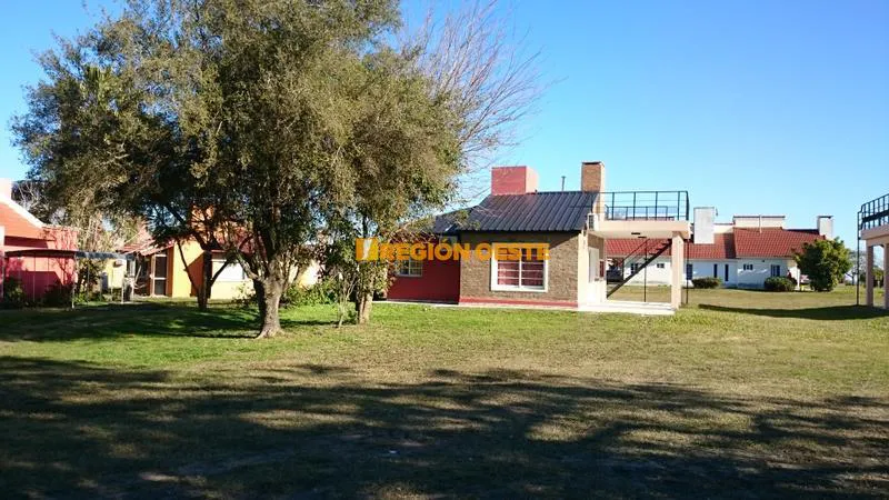 Parque y cabañas en Termas de María Grande