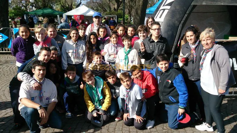 Los integrantes del "Grupo Scout Santa Rosa" asistió a los corredores 