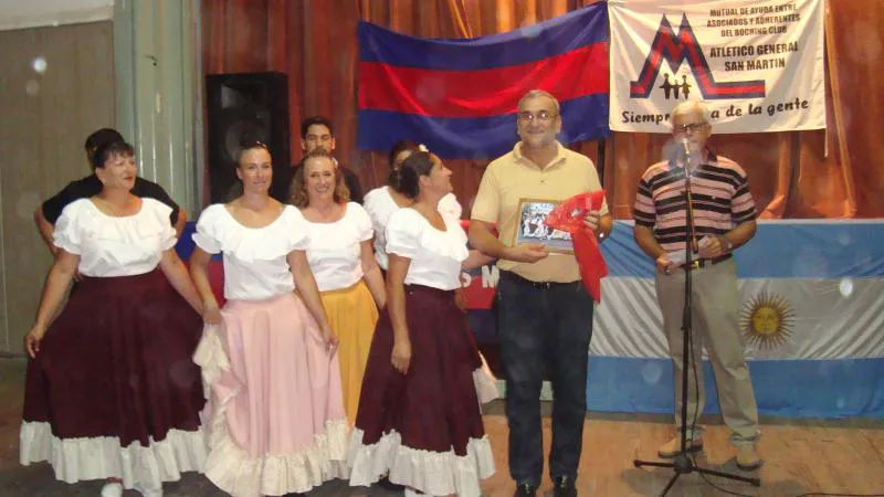 Calvo junto al ballet comunal