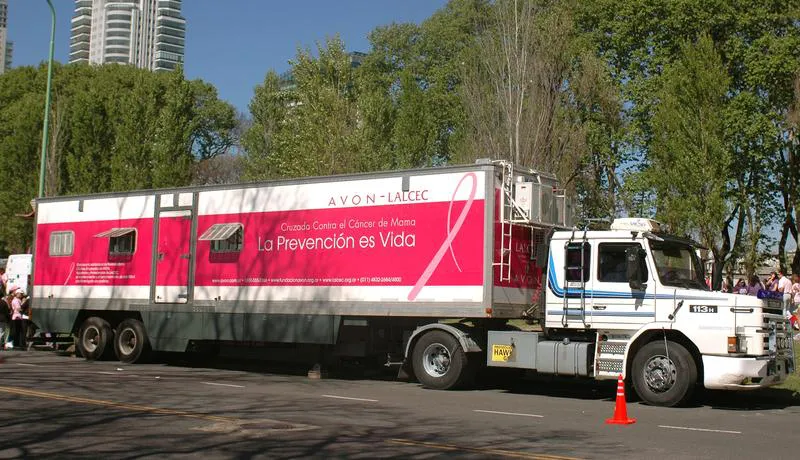 3-movil-mamografo-avon-lalcec
