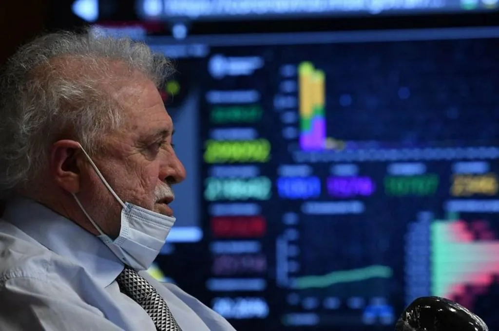 Gines González García, Ministro de Salud