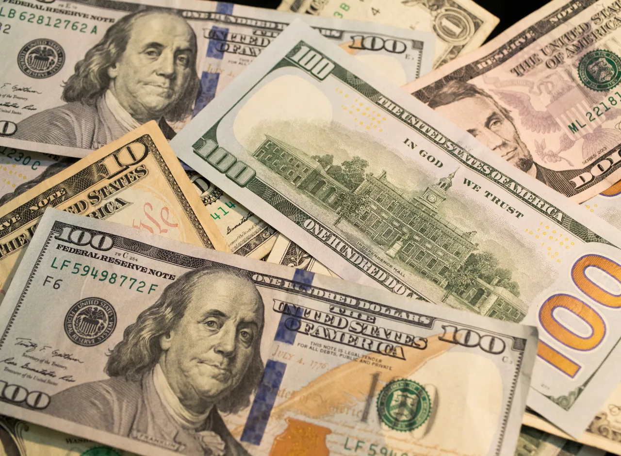 Dólares impuesto país